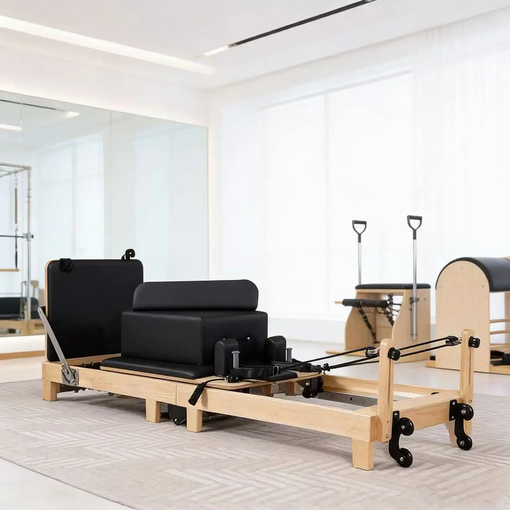Reformer Pilates en érable dans un studio